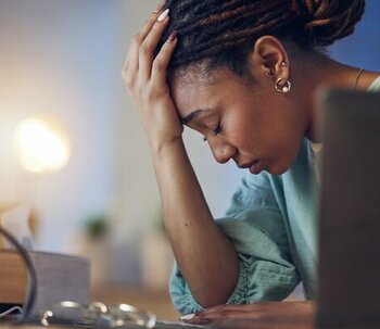 Depresión laboral: ¿Por qué surge y cómo podemos manejarla?